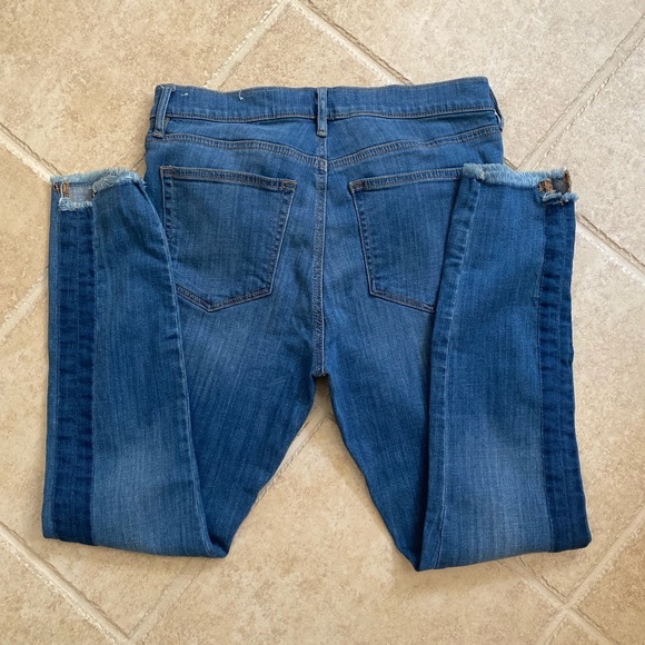 LOFT modern skinny fit denim. Stripe detail on sides of the legs.Size 8 - Picture 3 of 5